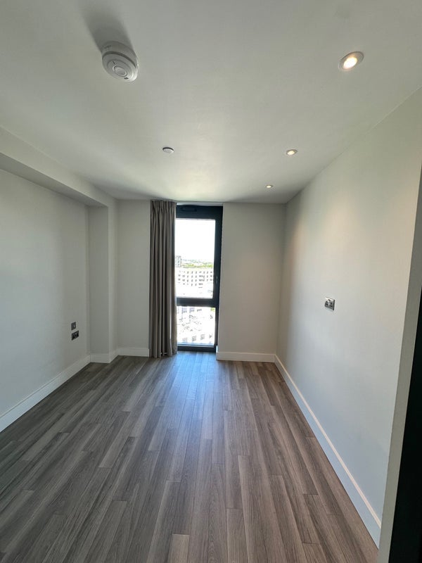 Room Olympic Way in Greater London