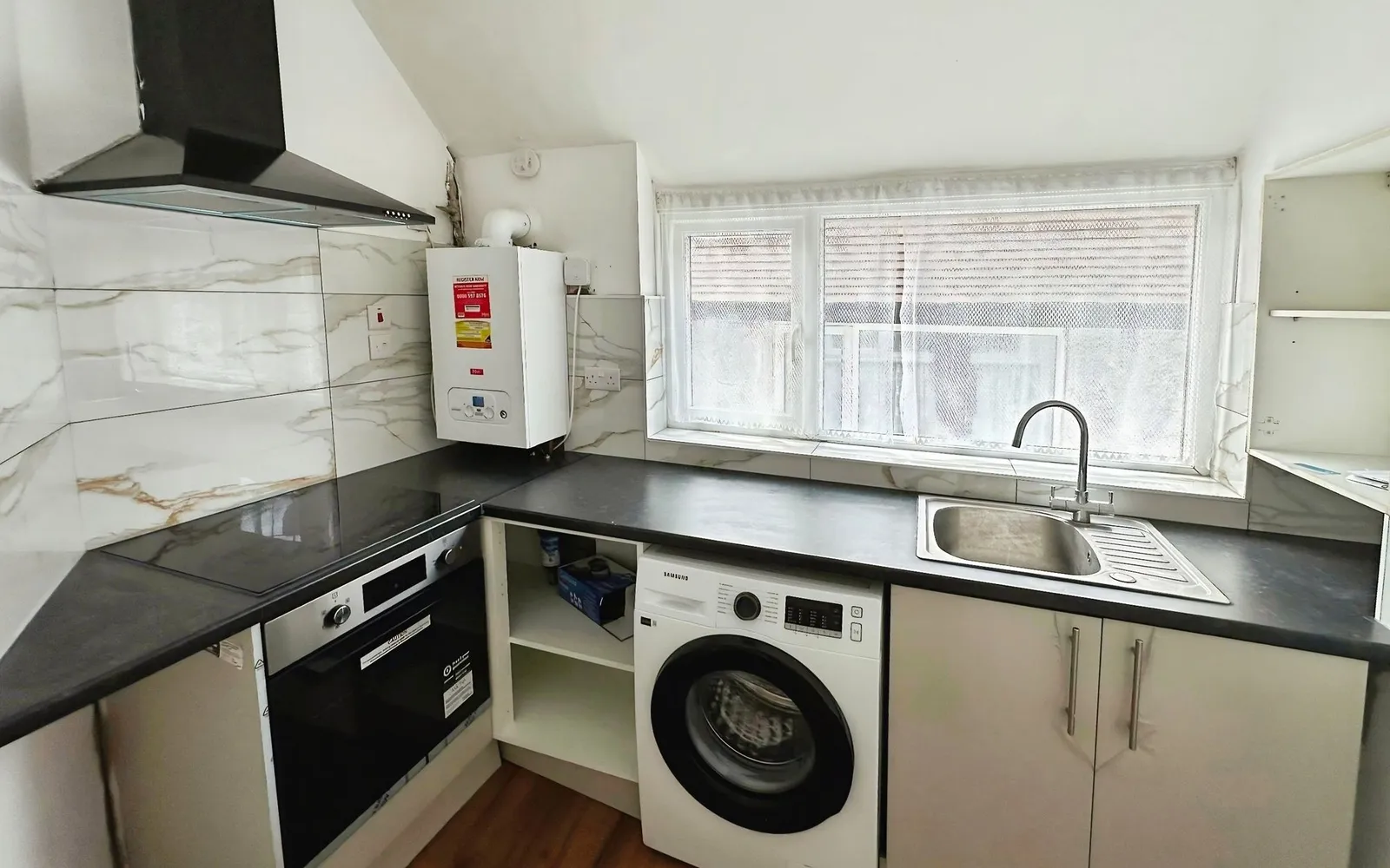 Flat Highfield Avenue in Greater London