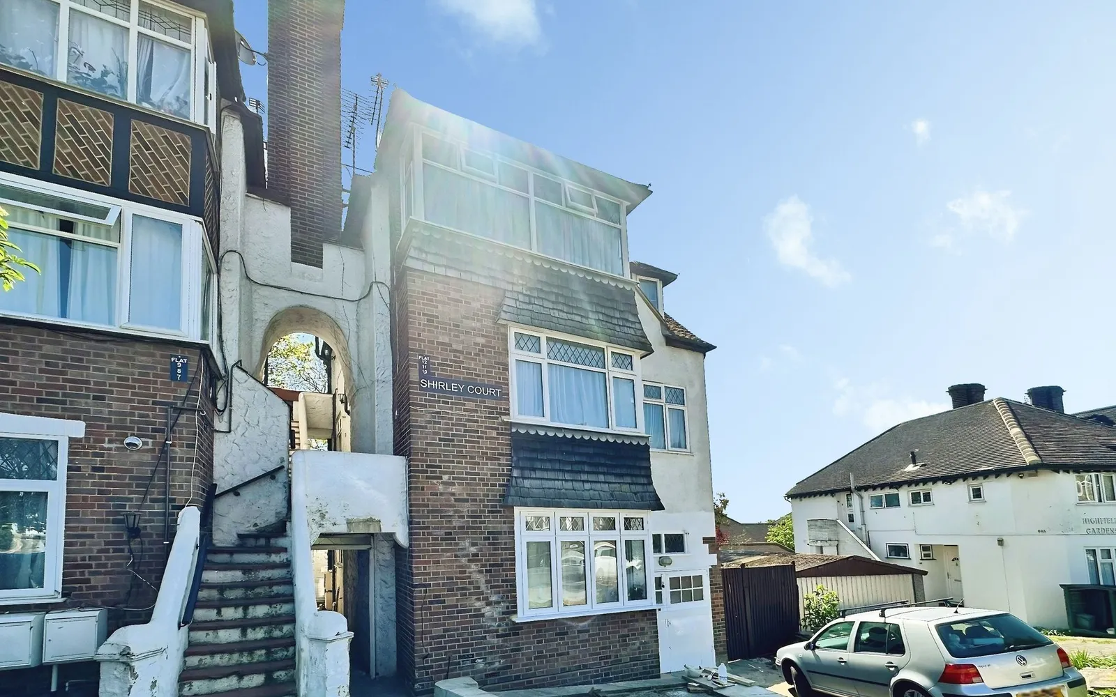 Flat Highfield Avenue in Greater London