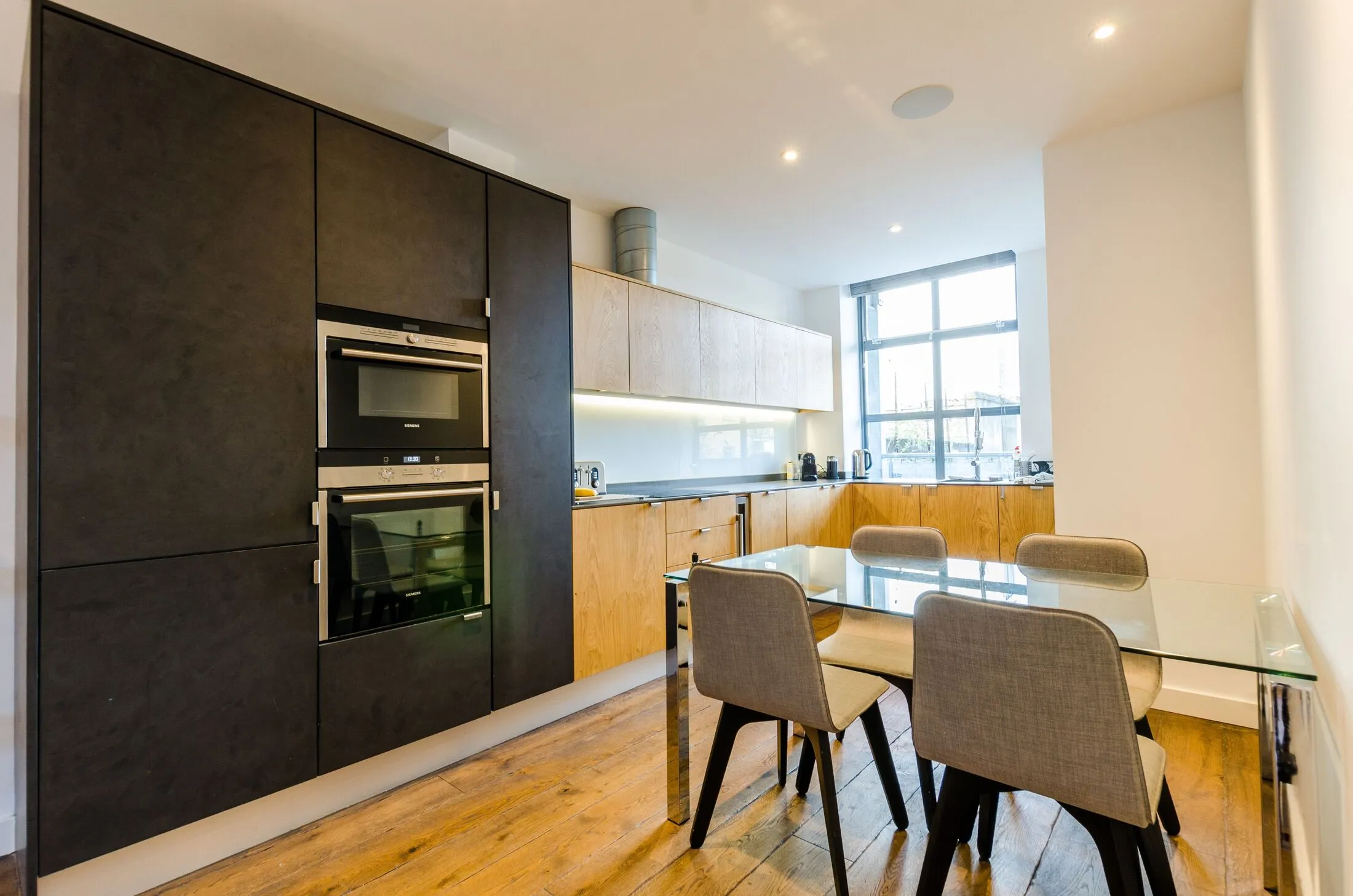 Flat Davenant Street in Greater London