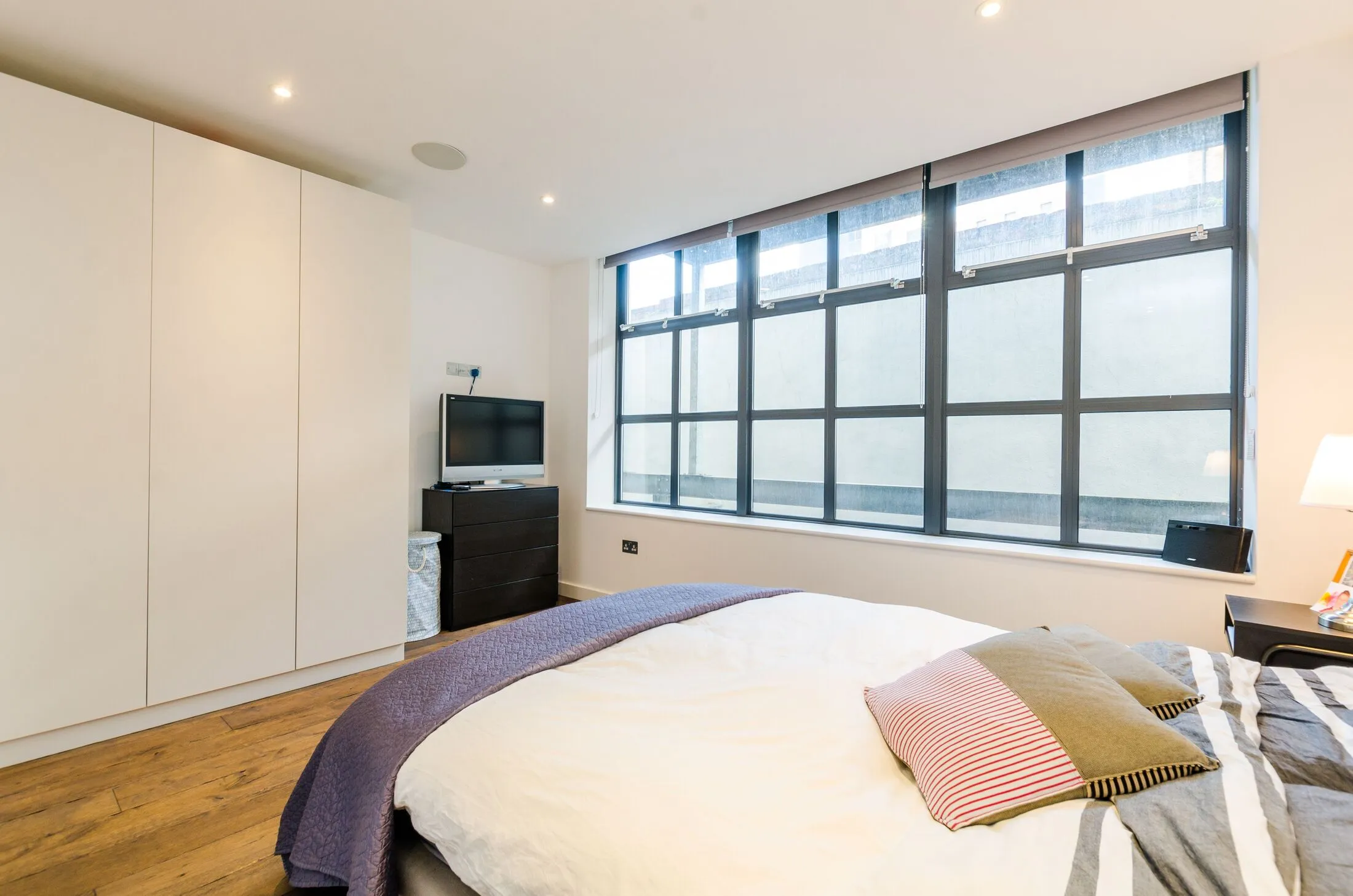 Flat Davenant Street in Greater London