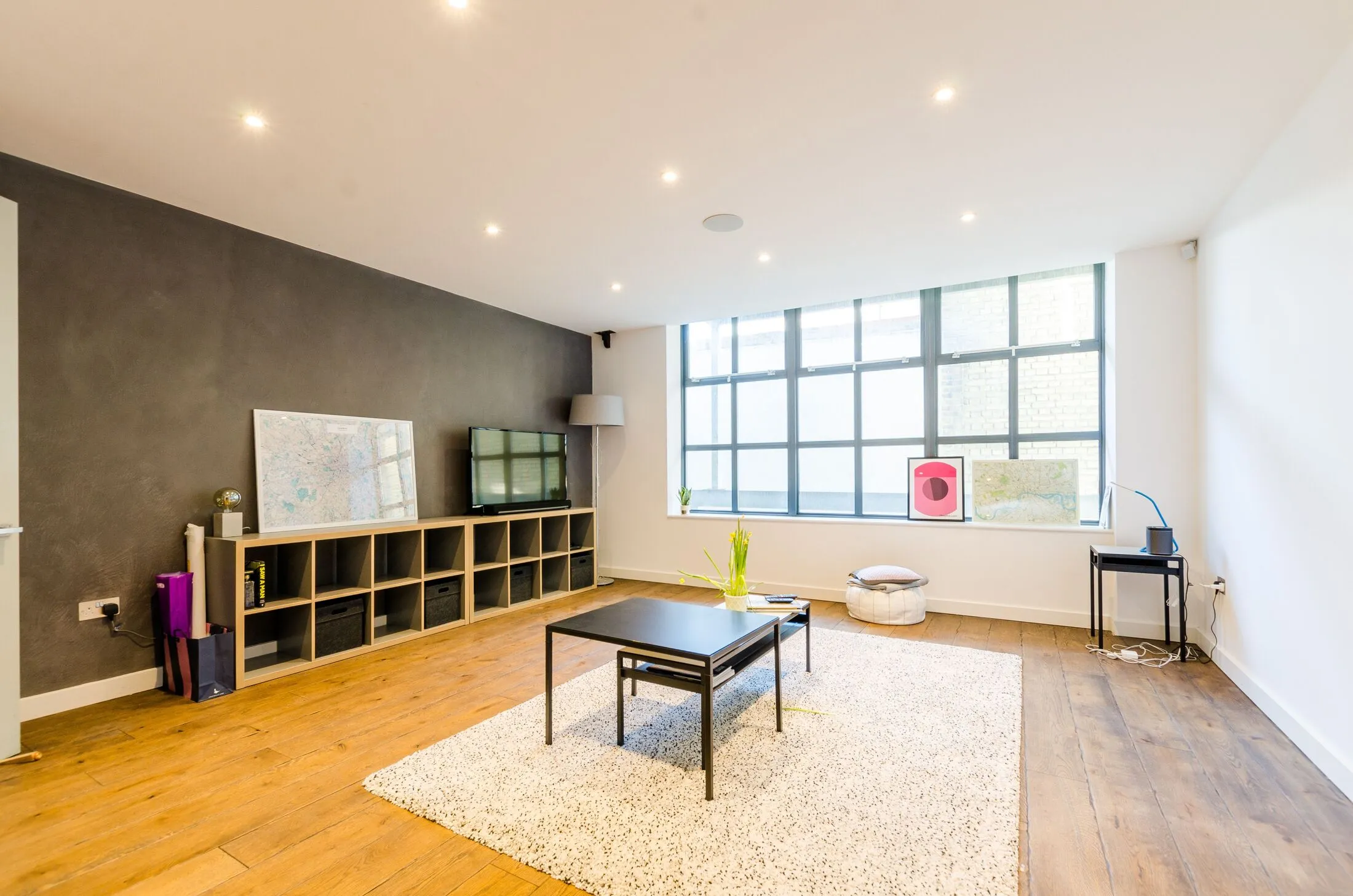 Flat Davenant Street in Greater London
