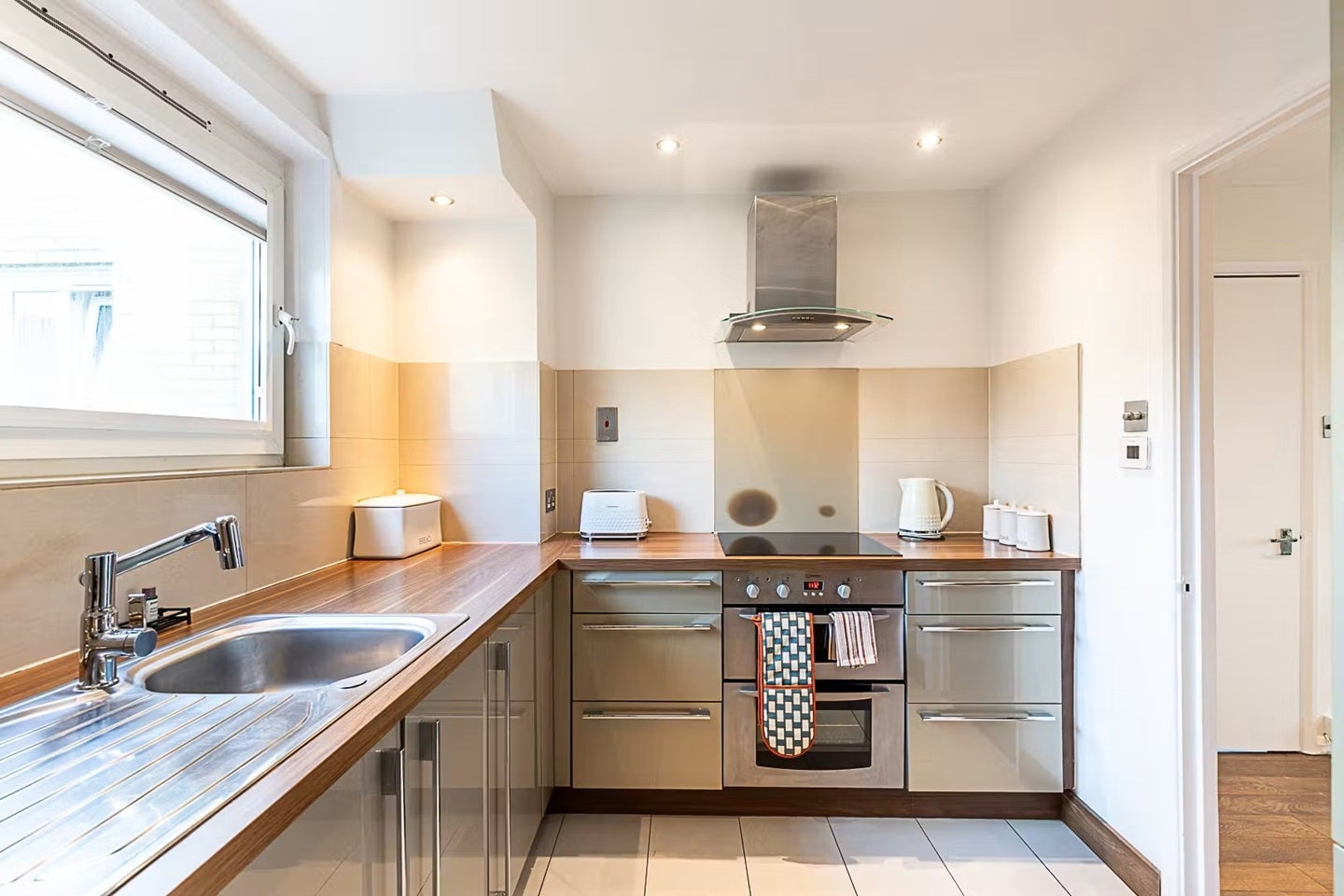 Flat Hilldrop Crescent in Greater London