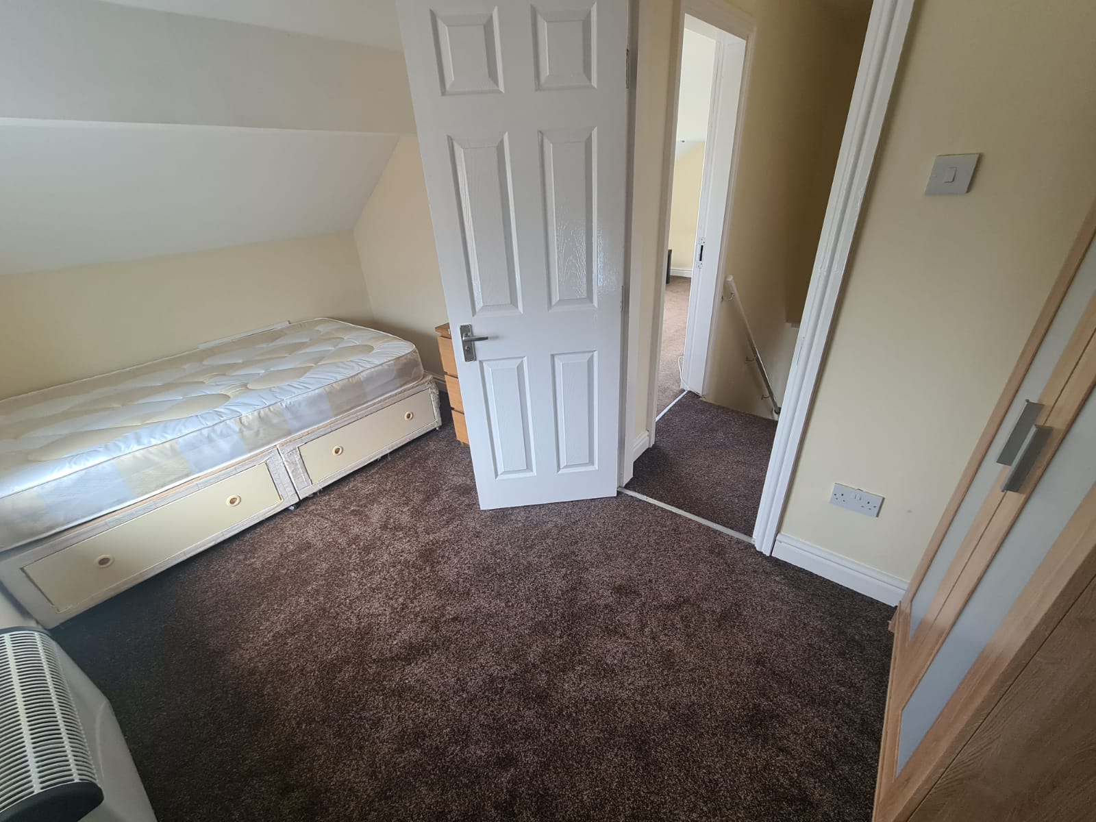 Flat Stonegate Road in Leeds
