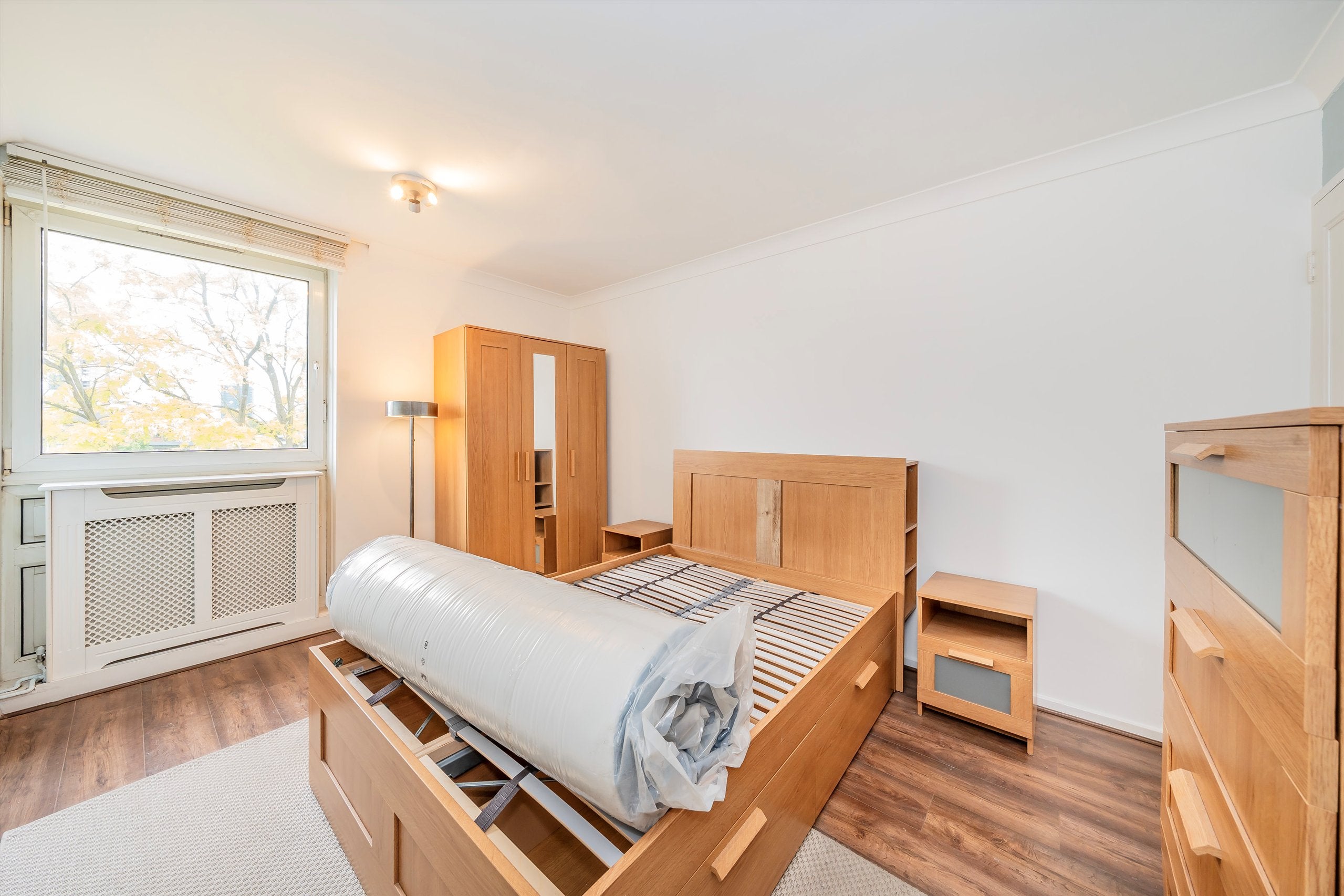Flat Queensdale Crescent in Greater London