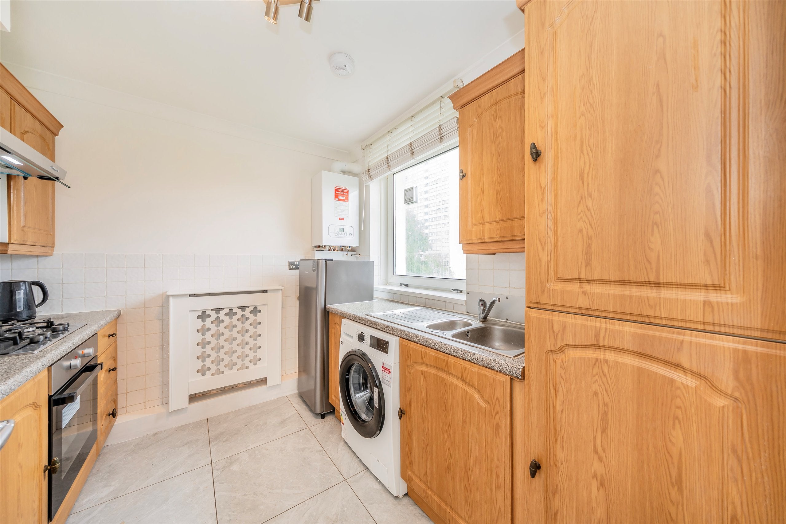 Flat Queensdale Crescent in Greater London