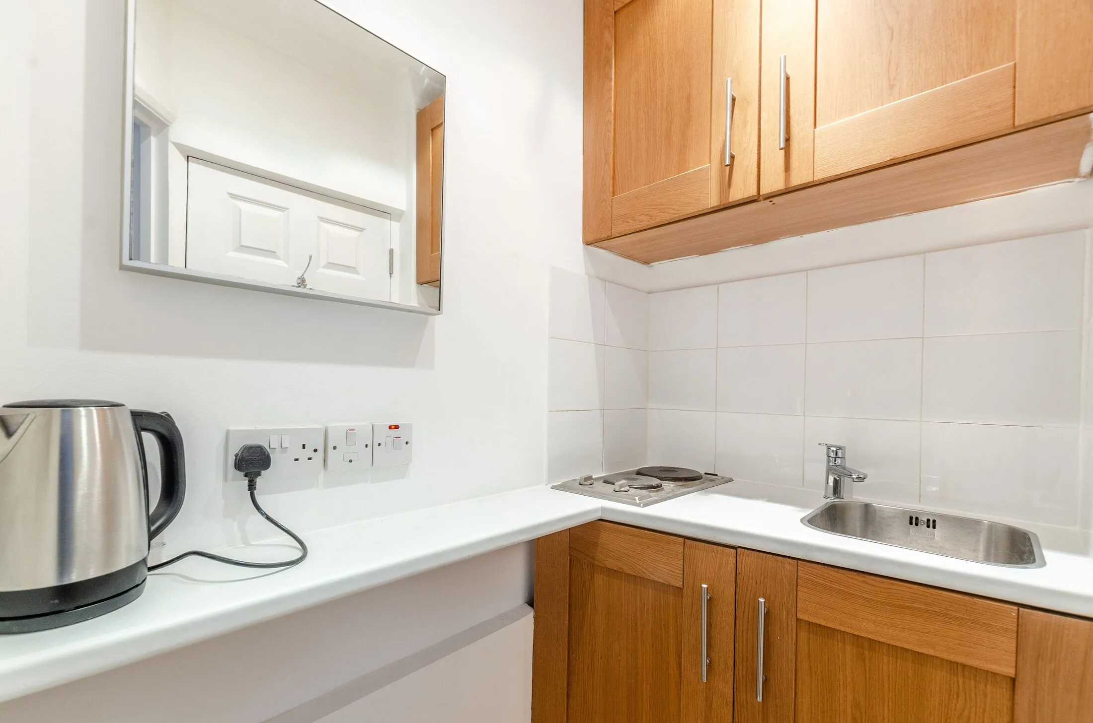 Flat Kensington Court in Greater London