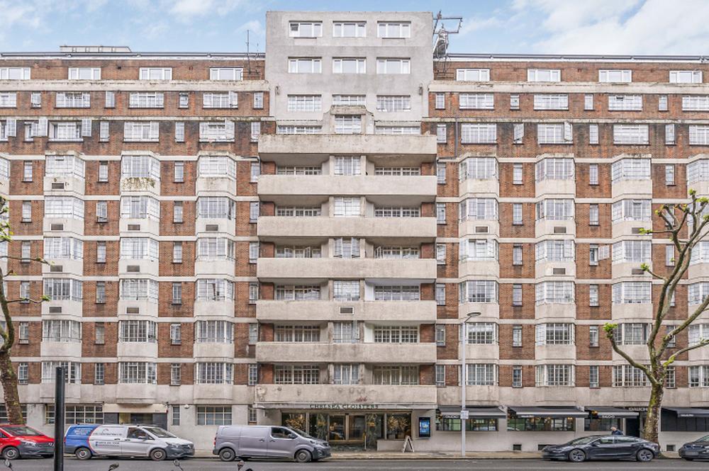 Flat Sloane Avenue in Greater London