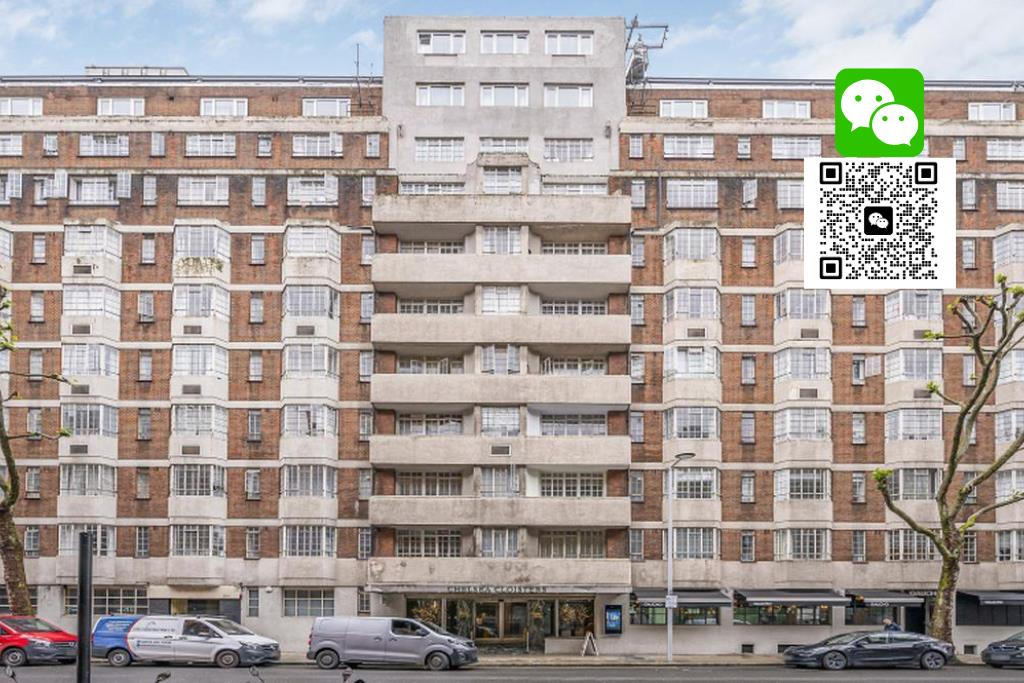 Flat Sloane Avenue in Greater London