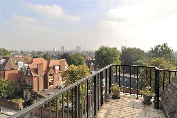 Flat Fitzjohn's Avenue in Greater London