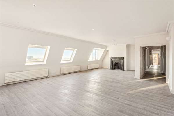 Flat Fitzjohn's Avenue in Greater London