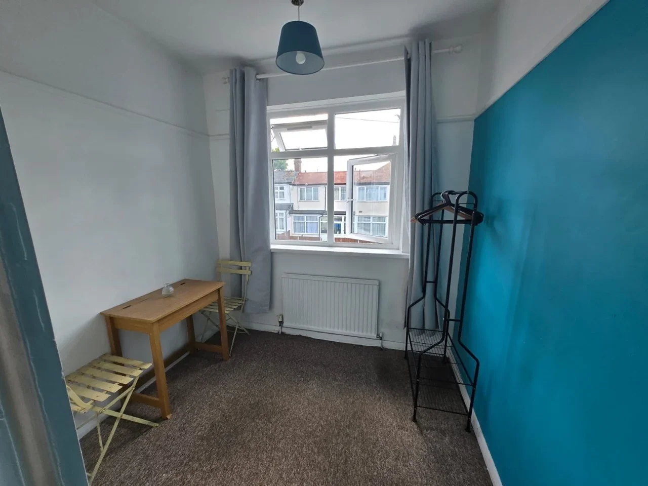 Room Woodmansterne Road in Greater London