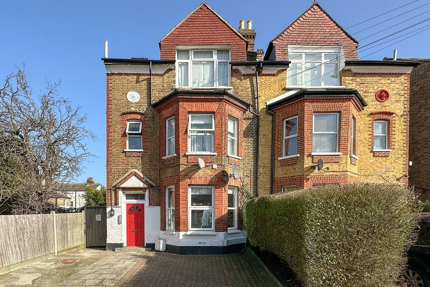 Flat Tankerville Road in Greater London