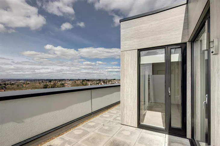 Flat Llanvanor Road in Greater London