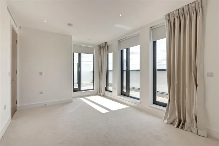 Flat Llanvanor Road in Greater London