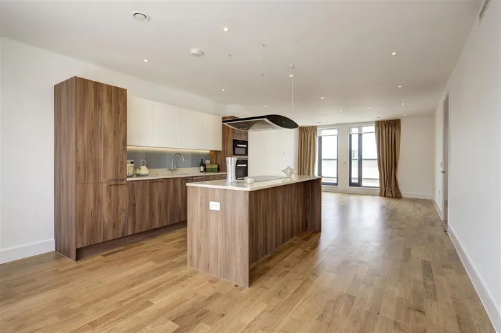 Flat Llanvanor Road in Greater London