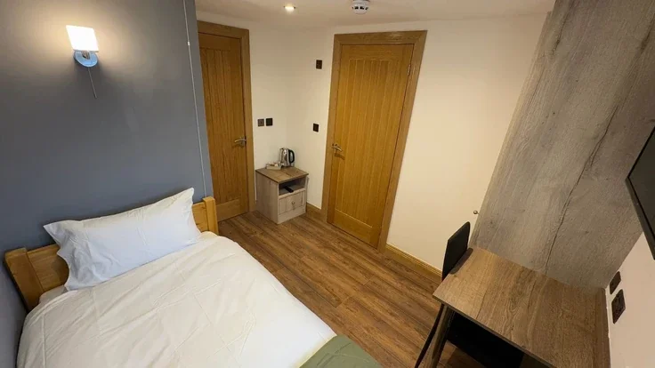 Room Longford Road in Coventry