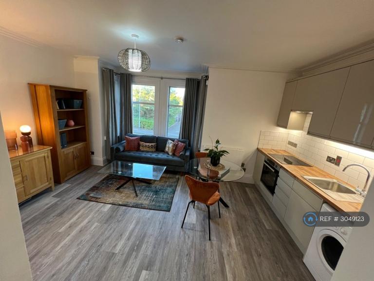 Flat Basingstoke Road in Reading