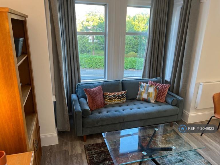 Flat Basingstoke Road in Reading
