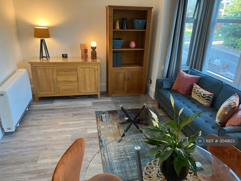 Flat Basingstoke Road in Reading