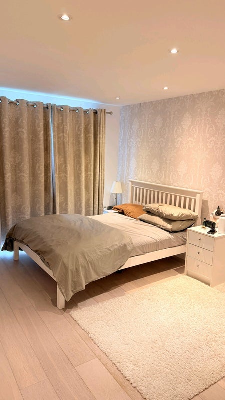 Flat Newton Place in Greater London