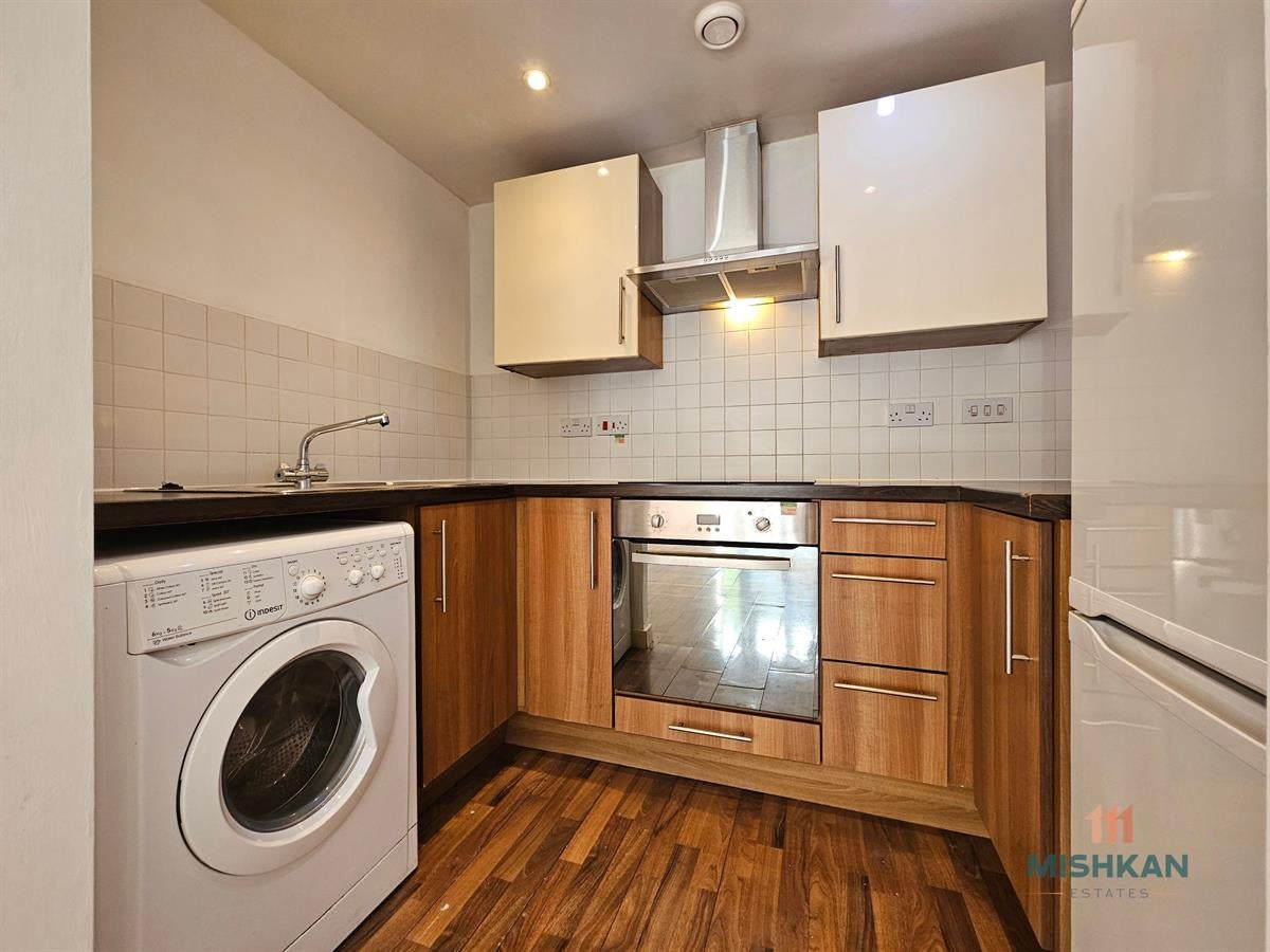 Flat Colman Gardens in Salford