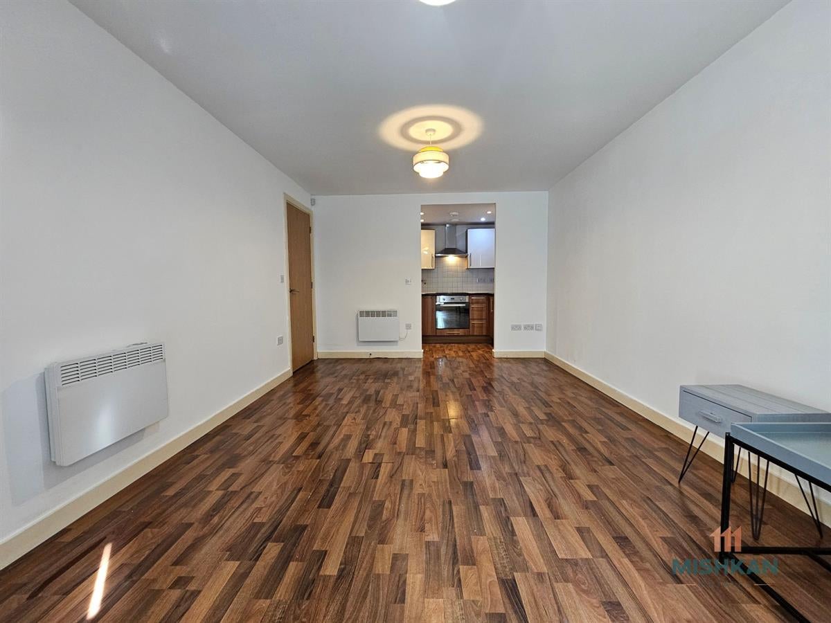 Flat Colman Gardens in Salford