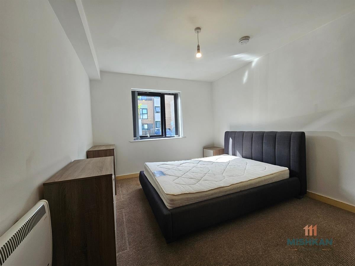 Flat Colman Gardens in Salford