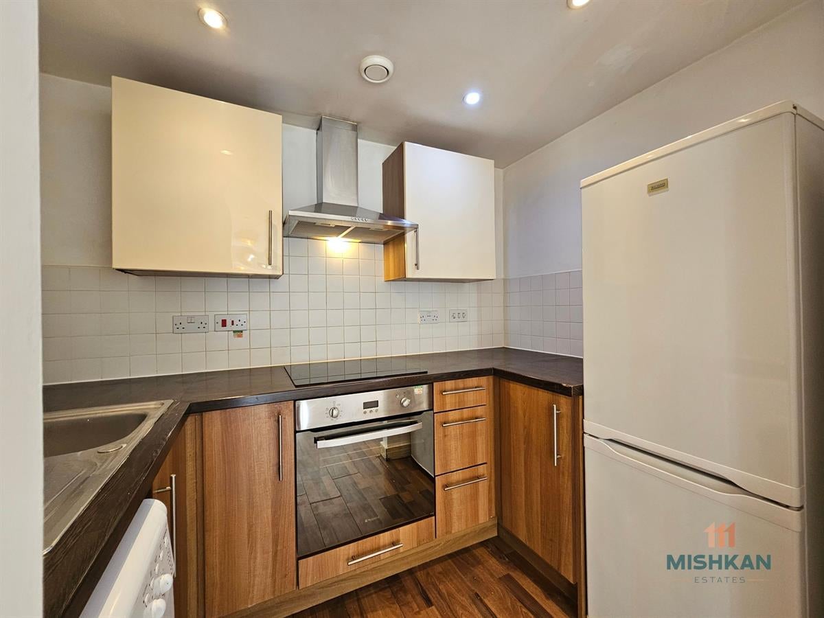 Flat Colman Gardens in Salford
