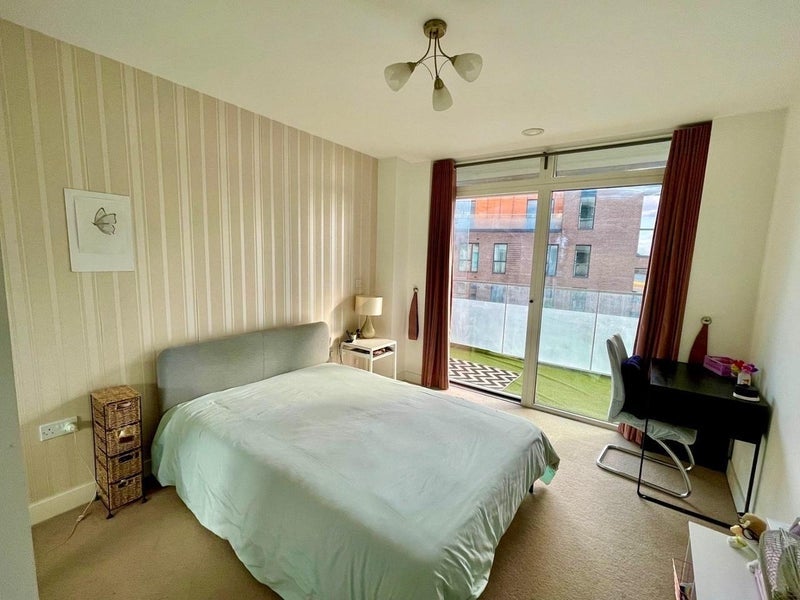 Room Fergus Street in Greater London