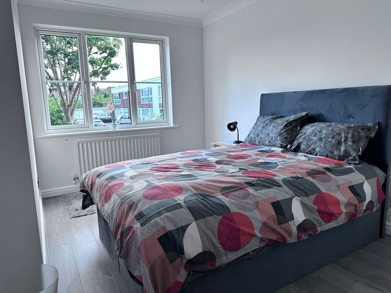 Room Doncel Crescent in Greater London