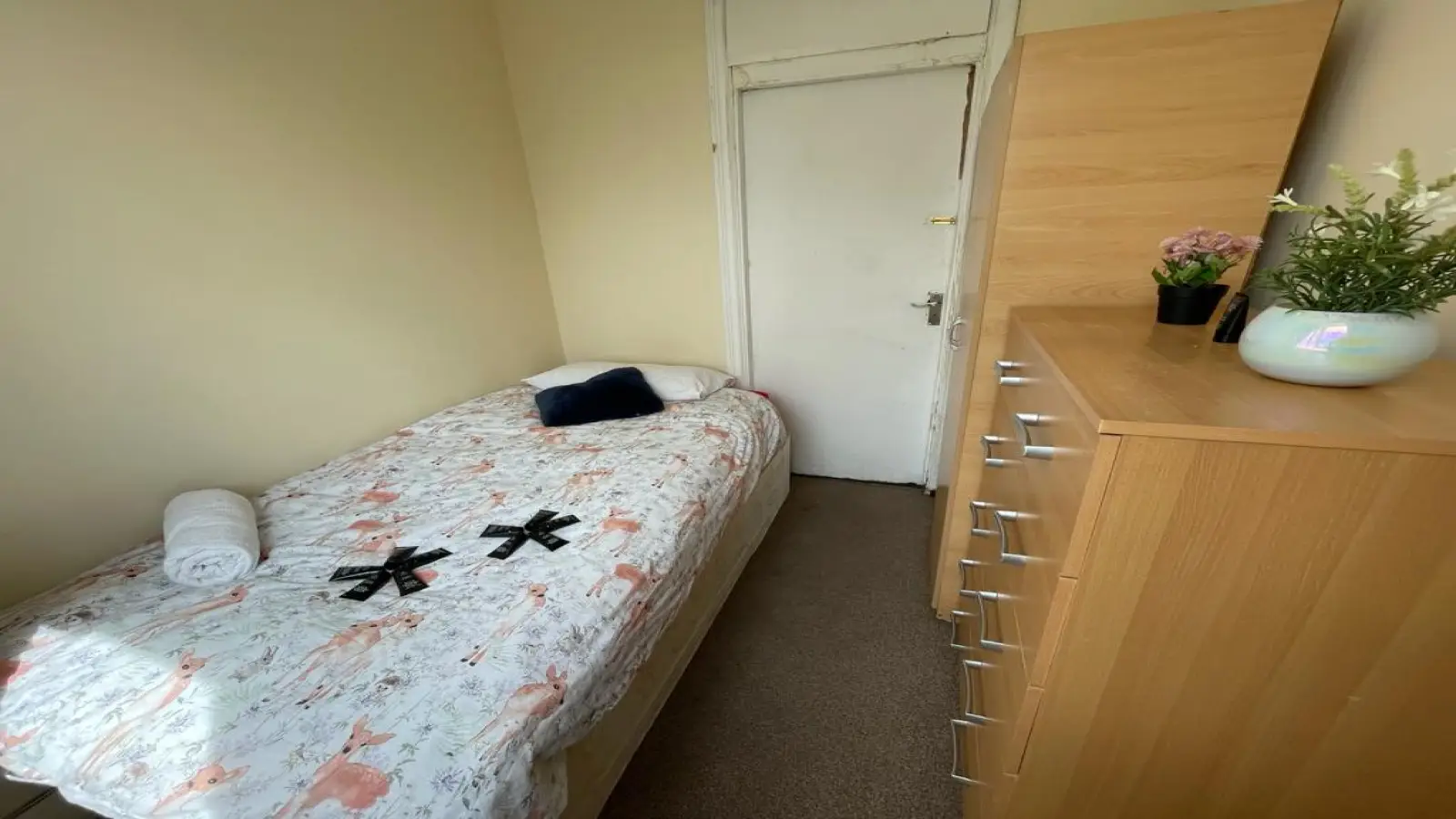 Flat Minford Gardens in Greater London