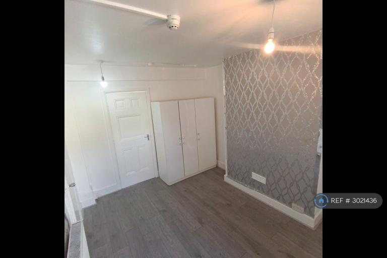 Flat Ravensbourne Road in Greater London