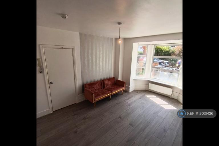 Flat Ravensbourne Road in Greater London