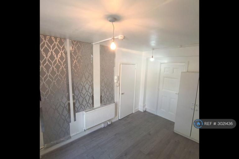 Flat Ravensbourne Road in Greater London