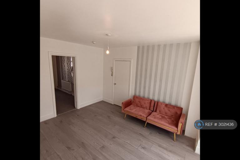 Flat Ravensbourne Road in Greater London