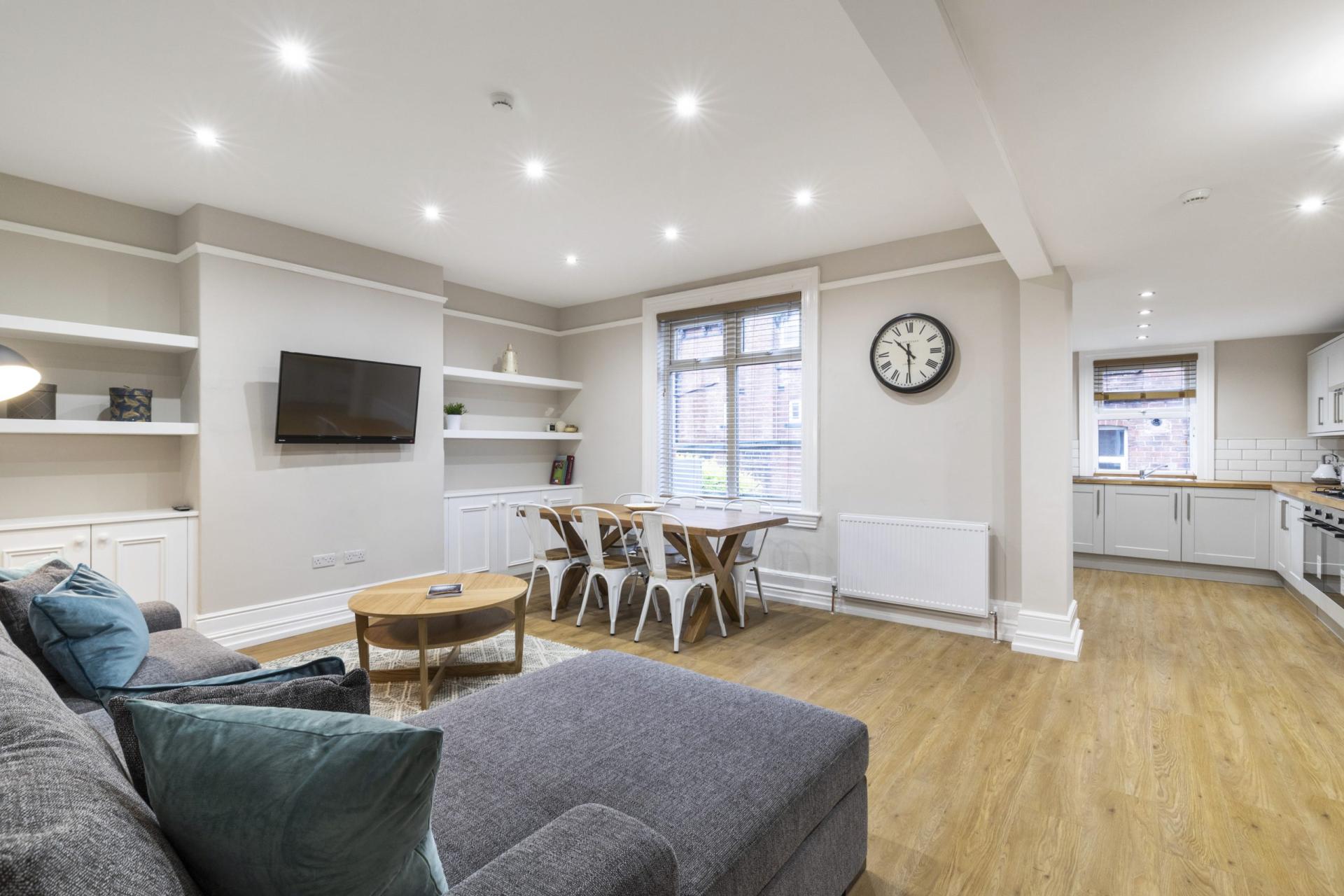 Room Clarendon Road in Leeds