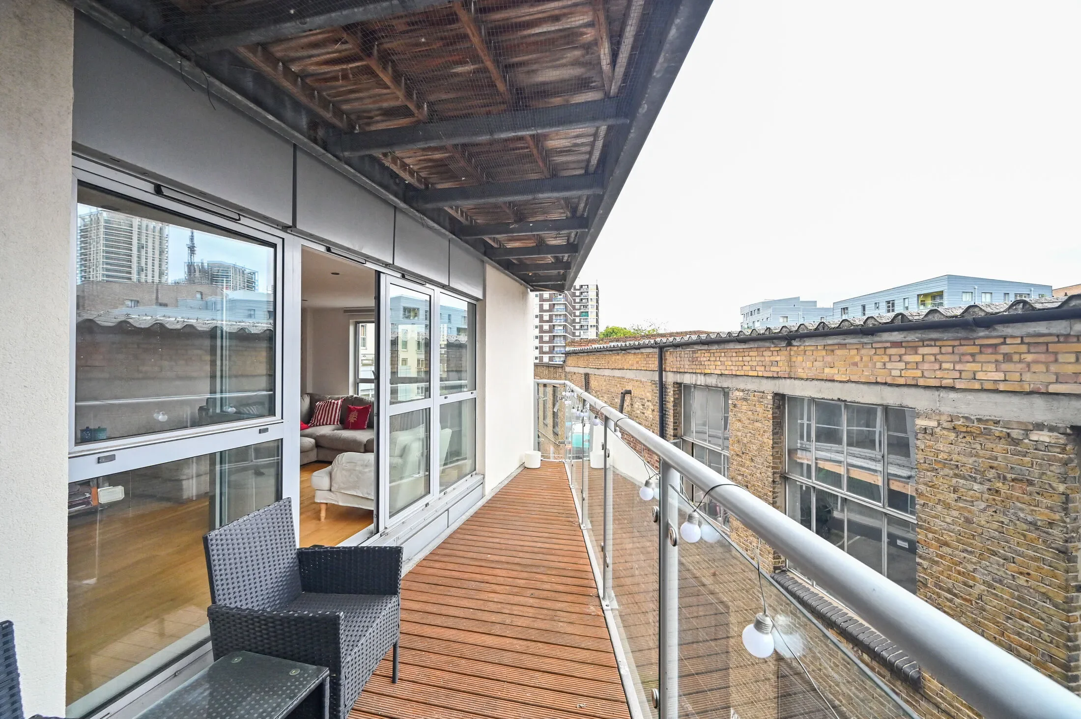 Flat Southgate Road in Greater London