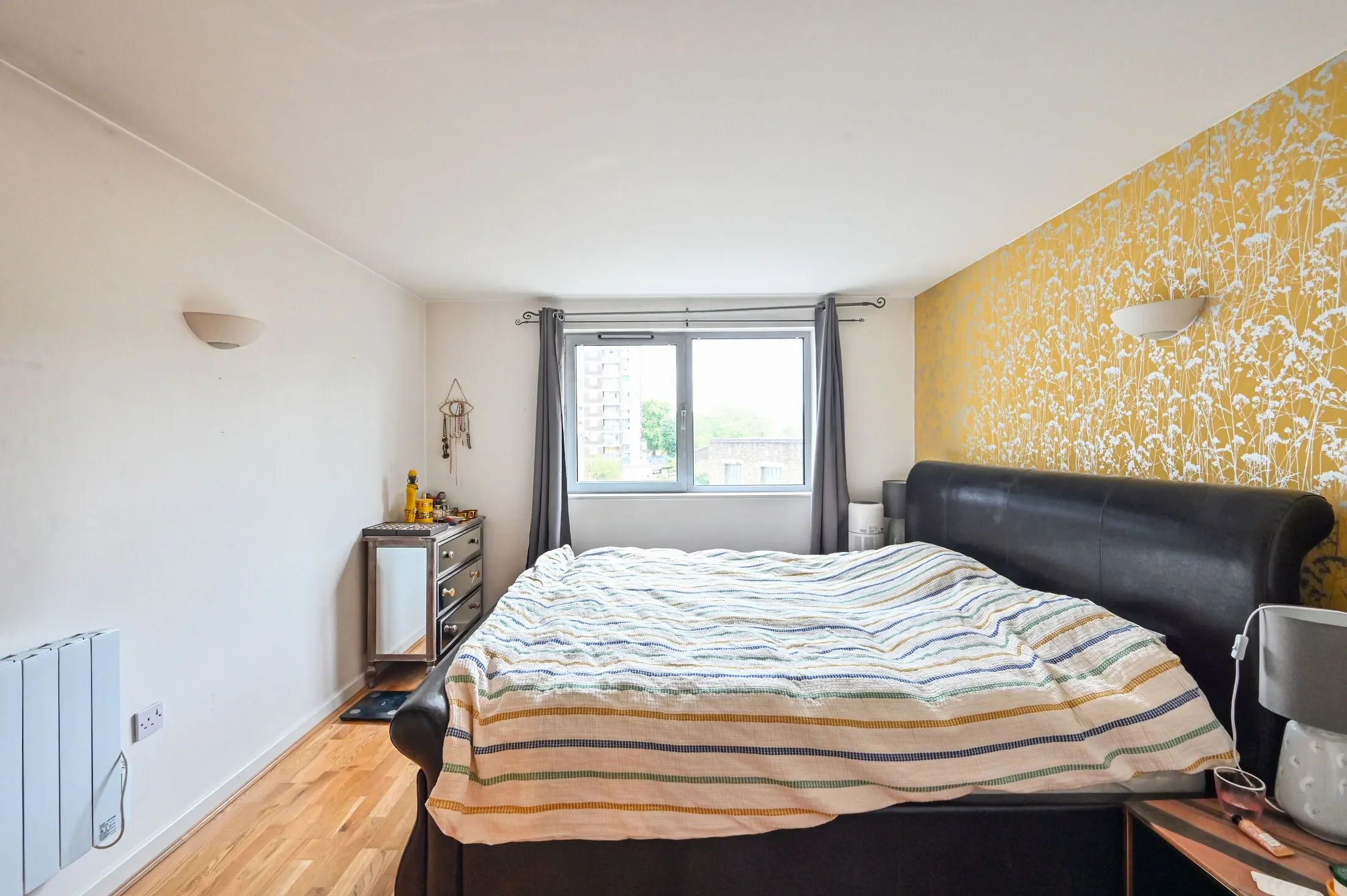 Flat Southgate Road in Greater London