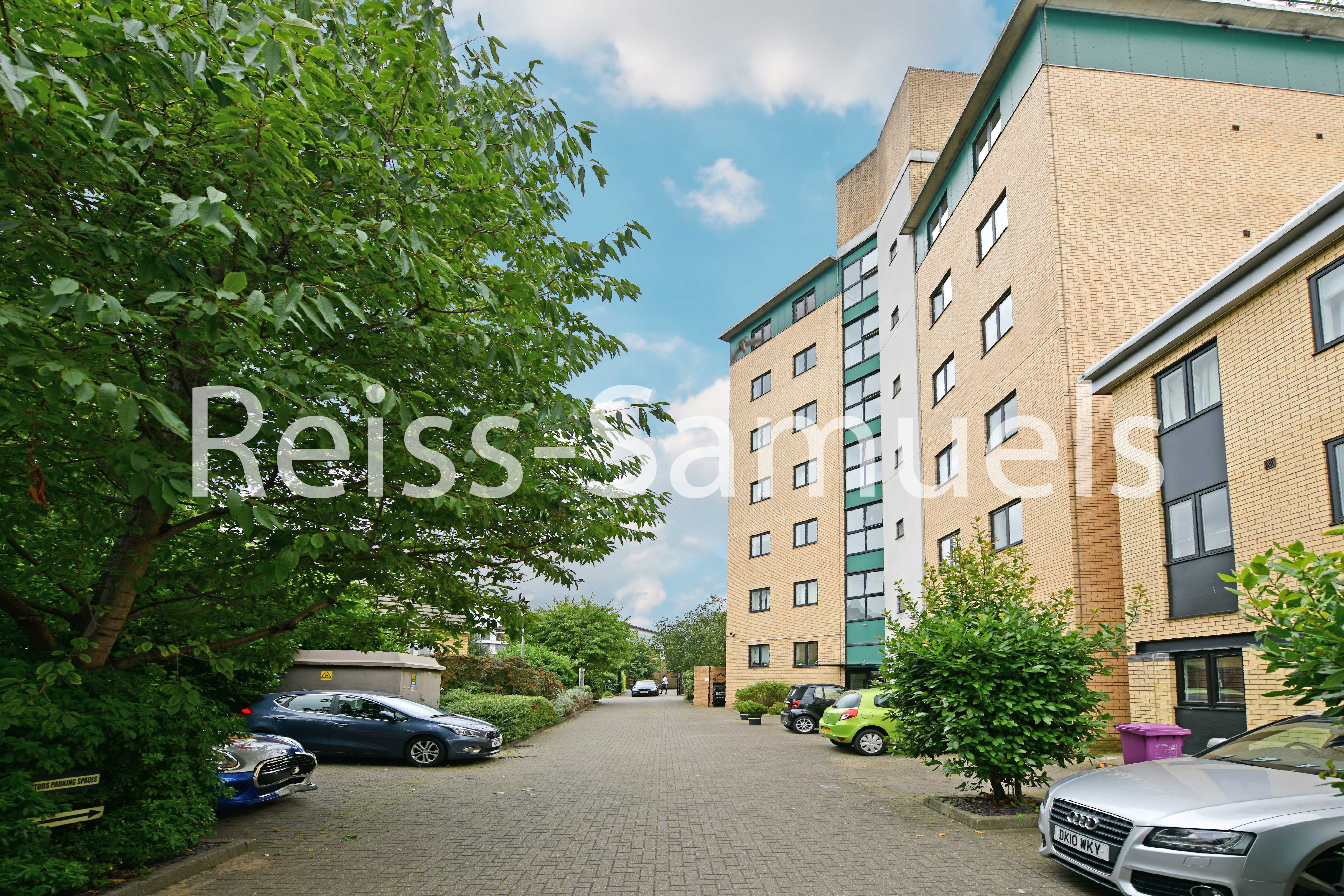 Flat Old Bellgate Place in Greater London