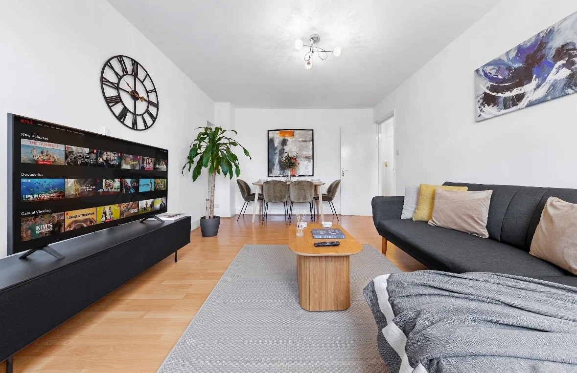Flat Sinclair Road in Greater London