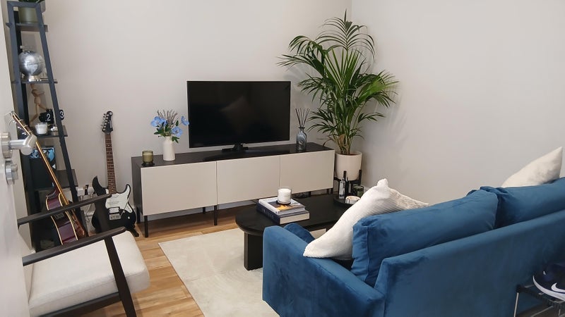 Room Leslie Road in Greater London