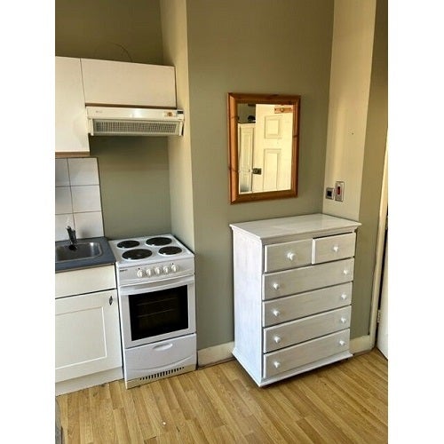 Flat Castletown Road in Greater London