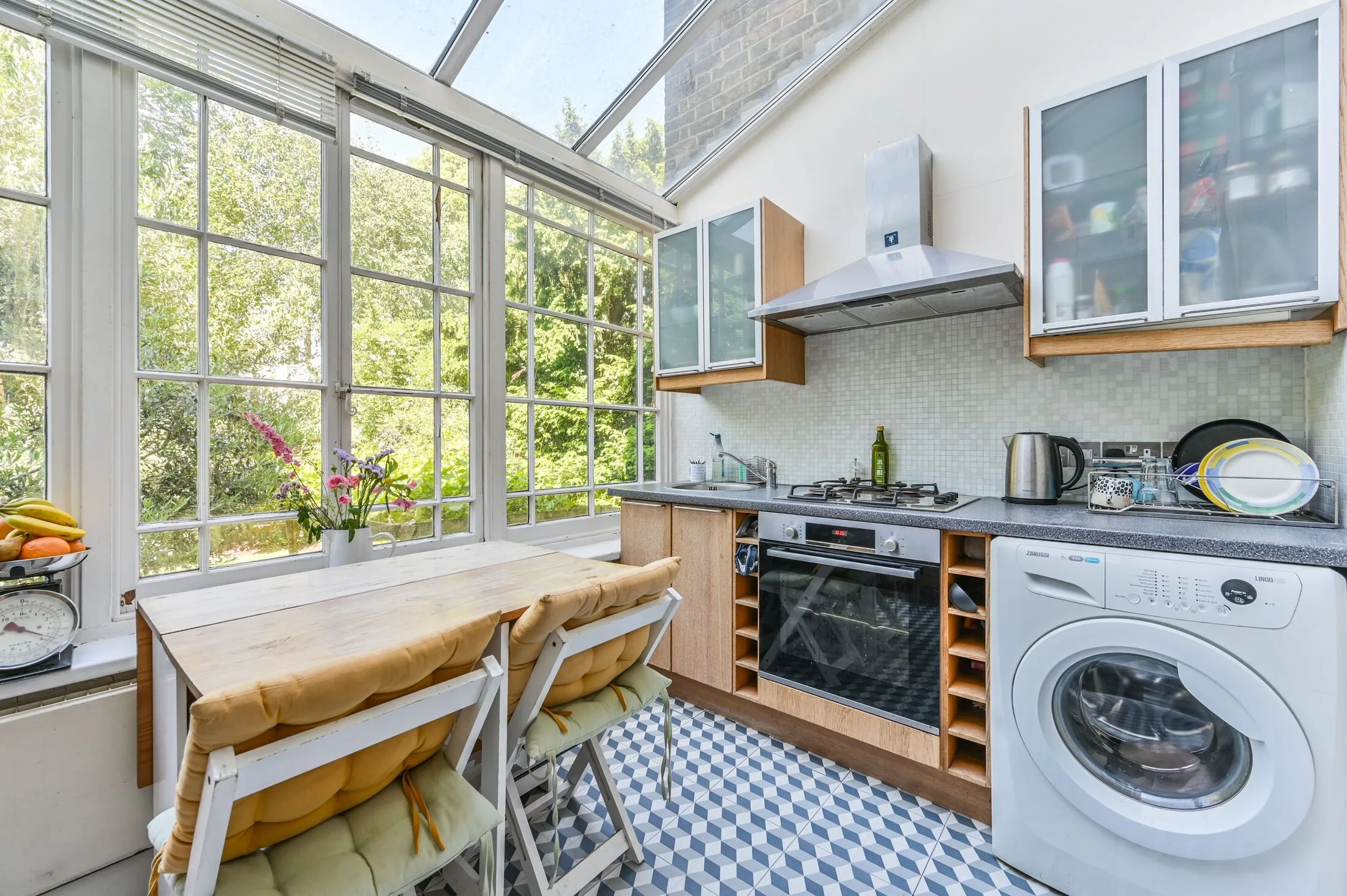 Flat Victoria Rise in Greater London