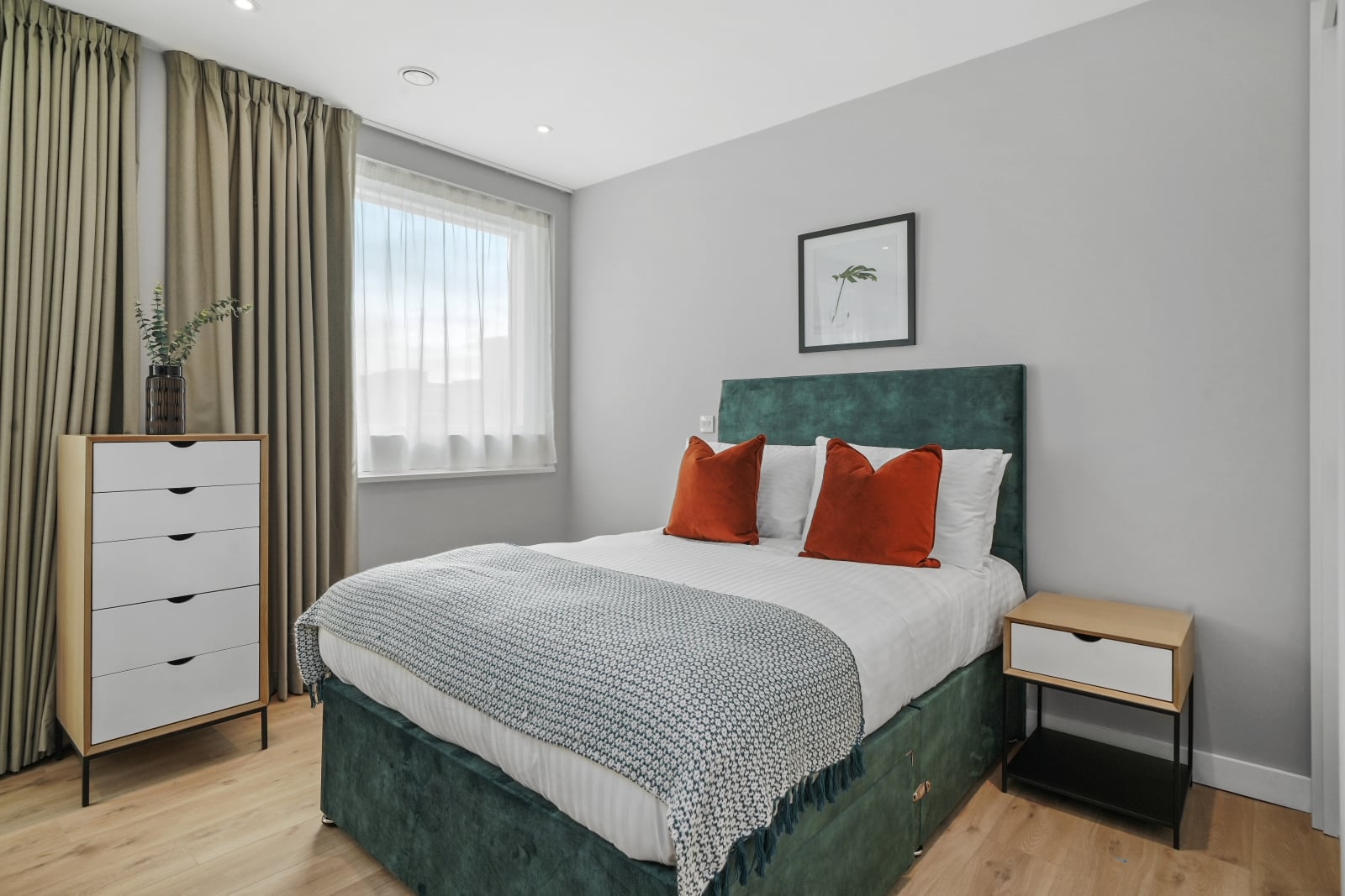 Flat Anthems Way in Greater London