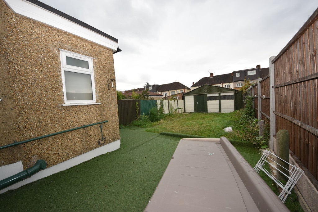 House Headley Drive in Greater London