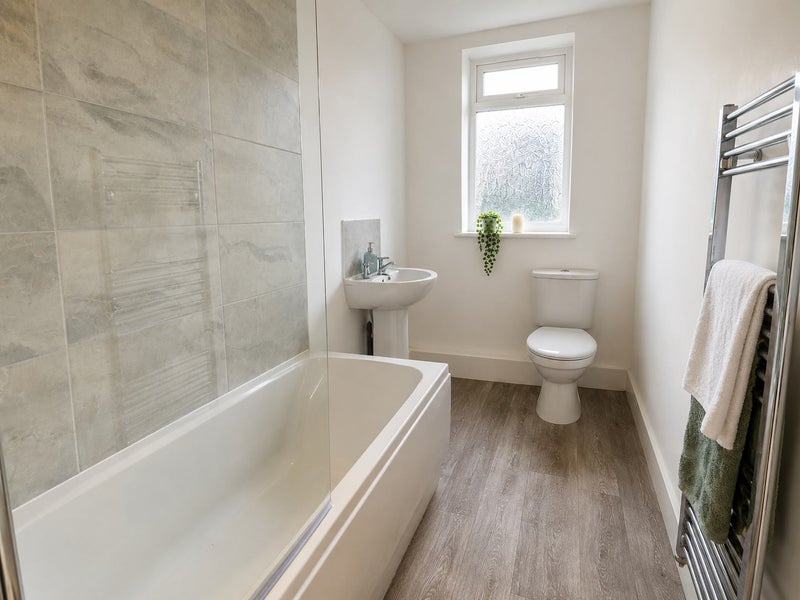 Room Chesham Road in Bury