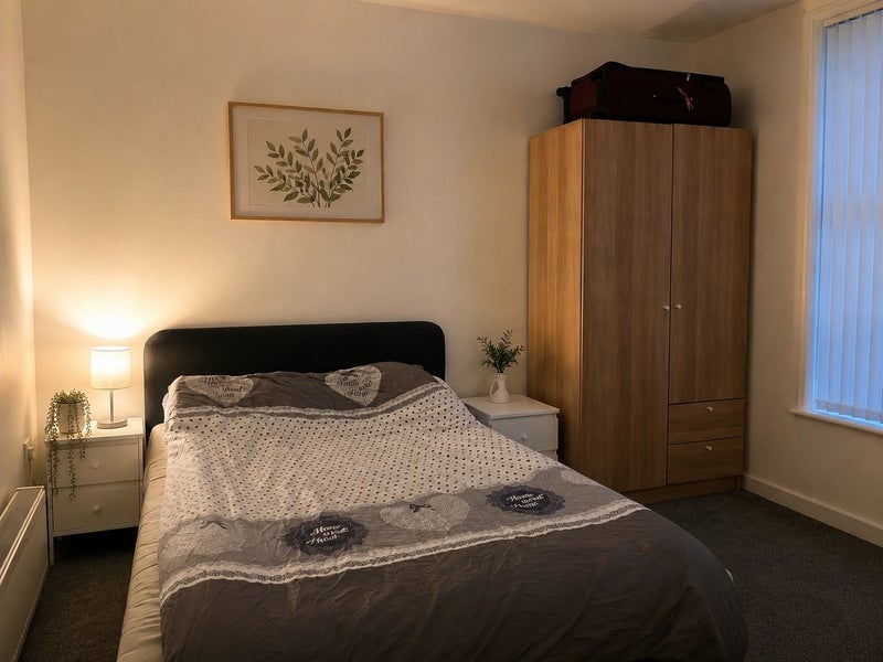 Room Chesham Road in Bury