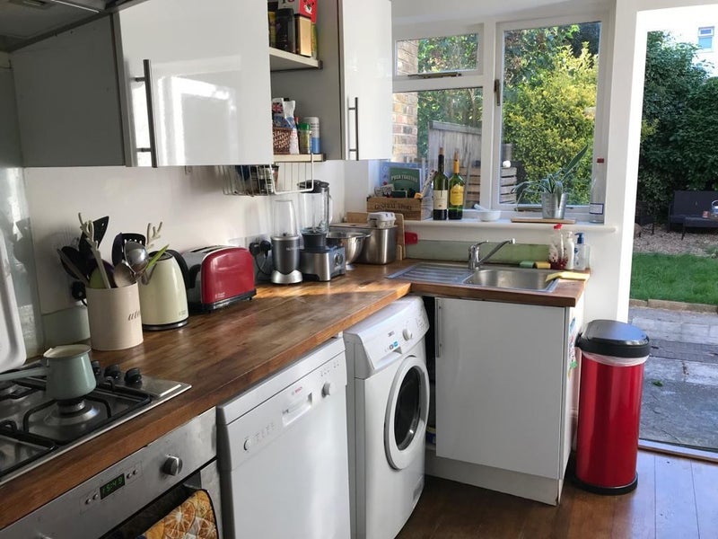 Room Larnach Road in Greater London