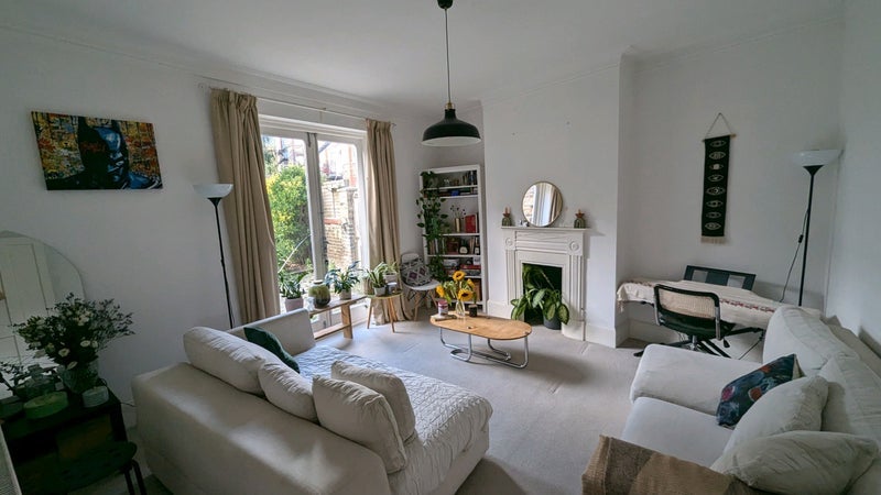 Room Larnach Road in Greater London